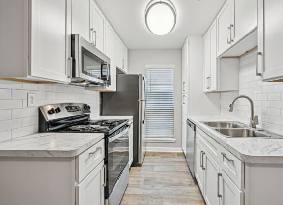 Kitchen area in the D5 floor plan at Windridge On The Parkway Apartments in Dallas, TX