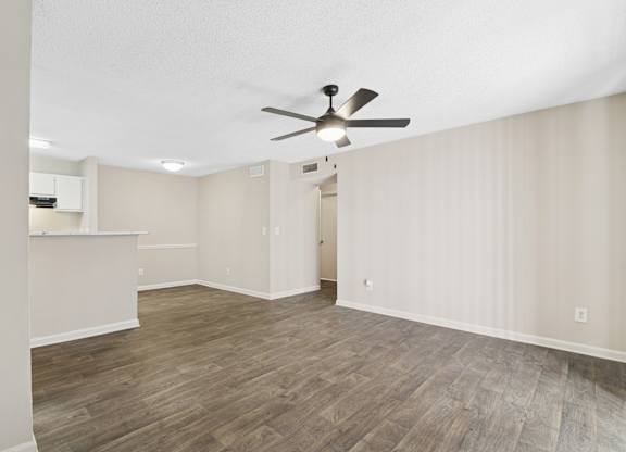 Woodmere Trace Apartmements in Duluth, GA Living Room