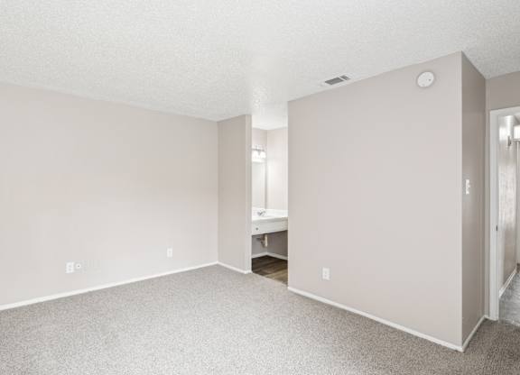 B6 bedroom with a white ceiling and carpeted floor at Windridge on the Parkway in Dallas, TX