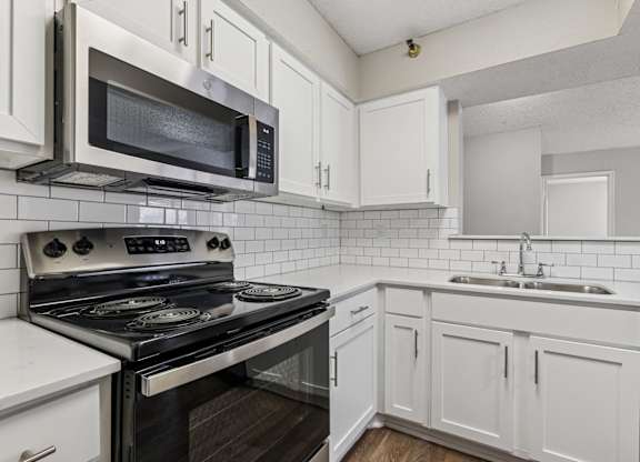 B1 kitchen at Jefferson Place in Irving, Tx