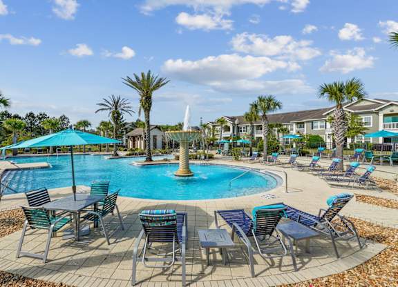 A pool with a fountain in the middle of it.