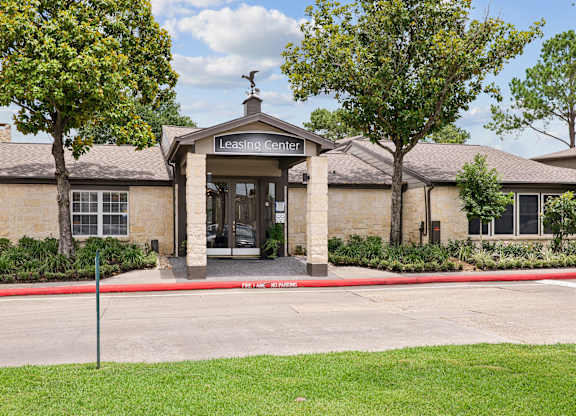 Leasing Office at Willow Brook Crossing in Houston, TX