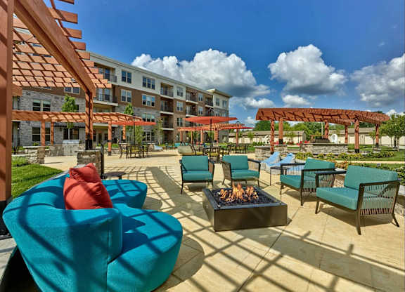 Outdoor Lounge Firepit