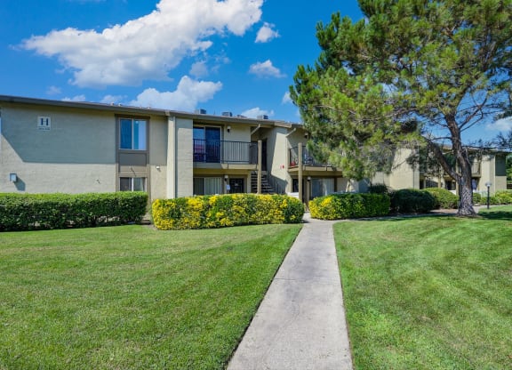 Green Lawn at Breckenridge Village Apartments, California