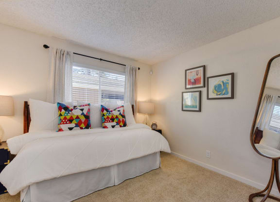 Guest Room at Canyon Terrace Apartments, Folsom