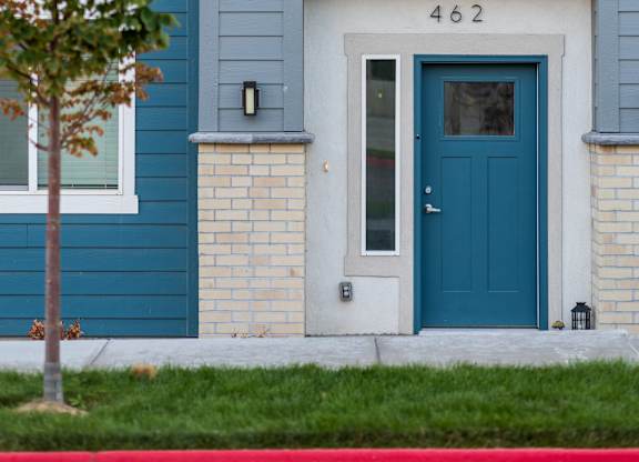 A blue house with the number 462 on the front.