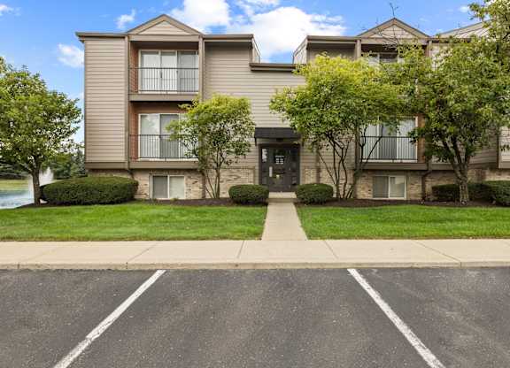 Covered Entries at Lakes of Carmel Apartments, Carmel, 46032