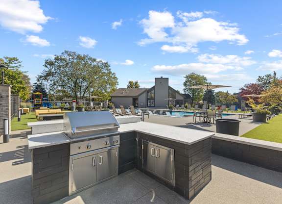 Poolside Grilling Stations at Lakes of Carmel Apartments, Carmel