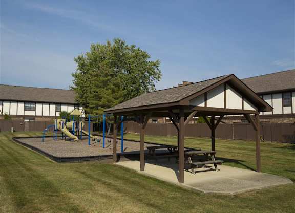 Covered Picnic Area at Woodland Springs Apartment Homes, Indiana