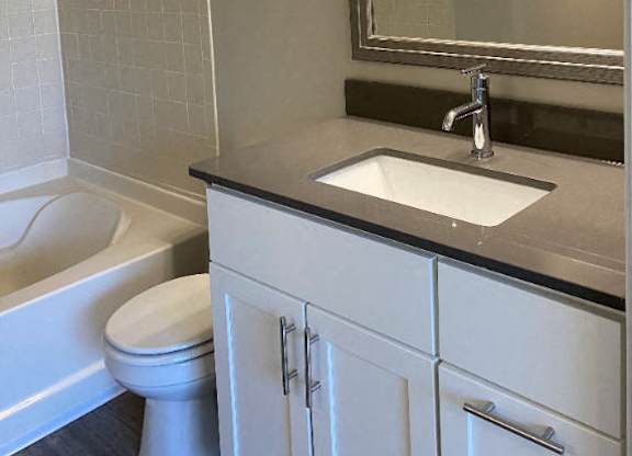 Master Bath with Soaking Tub at Sand Creek Woods Apartments, Fishers