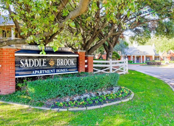 SaddleBrook apartments in Dallas, TX 1,2 & 3 Bedroom Apartment Homes.