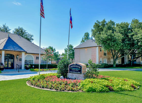 Leasing office drive up