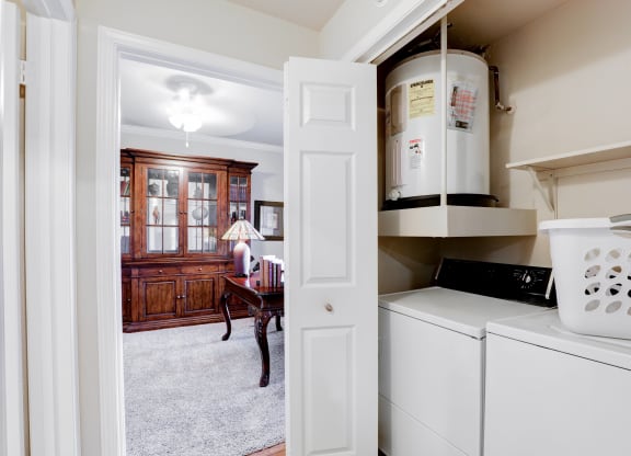 SaddleBrook apartments in Dallas, TX 1,2 & 3 Bedroom Apartment Homes.