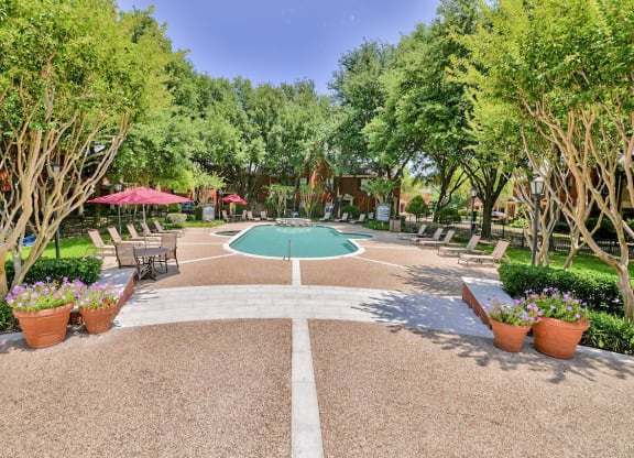 SaddleBrook apartments in Dallas, TX 1,2 & 3 Bedroom Apartment Homes.