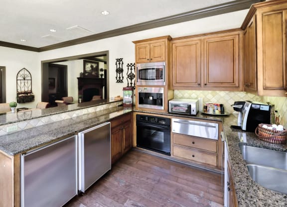 SaddleBrook apartments in Dallas, TX 1,2 & 3 Bedroom Apartment Homes.