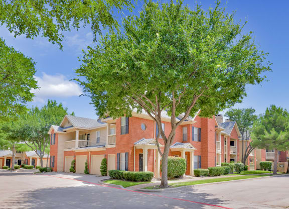 SaddleBrook apartments in Dallas, TX 1,2 & 3 Bedroom Apartment Homes.