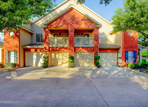 SaddleBrook Apartments in Dallas, TX 1,2 & 3 Bedroom Apartment Homes with garage parking available.