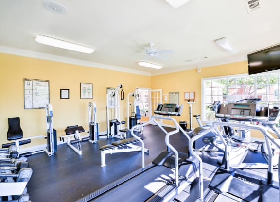A high energy fitness center for residents at Turnberry Isle Apartments in Dallas, TX offers 1,2 and 3 Bedroom Apartment Homes.