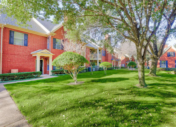 SaddleBrook apartments in Dallas, TX 1,2 & 3 Bedroom Apartment Homes.