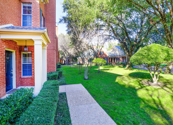 SaddleBrook apartments in Dallas, TX 1,2 & 3 Bedroom Apartment Homes.