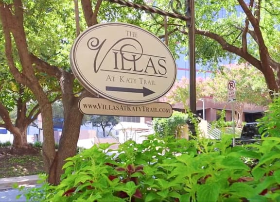 the logo or sign for the veritas at kent trail