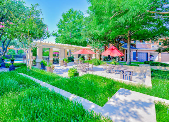 Lush outside dining area at The Winsted at Valley Ranch in Irving, TX, For Rent. Now leasing 1 and 2 bedroom apartments.