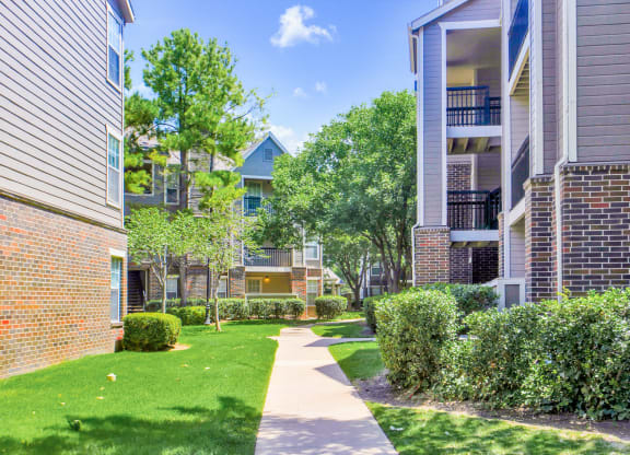Riverside Park Apartments Tulsa For Lease Courtyard