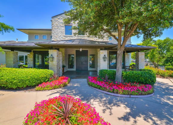 Walkup to the leasing office of Cypress Lake at Stonebriar in Frisco, TX!