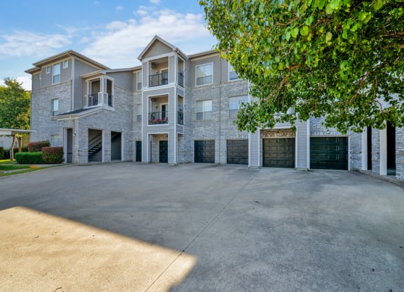 Garages and covered parking at Greysons Gate in North Dallas, TX. For Rent, Now leasing 1, 2 and 3 bedroom apartments.