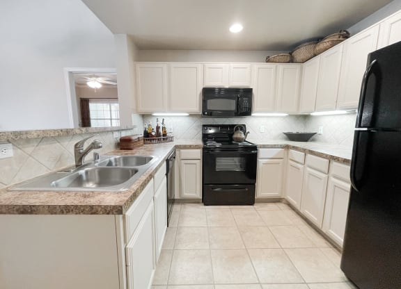 SaddleBrook apartments in Dallas, TX 1,2 & 3 Bedroom Apartment Homes.