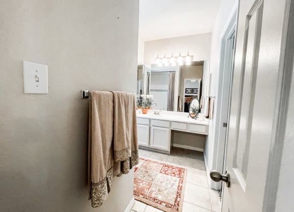 SaddleBrook apartments in Dallas, TX 1,2 & 3 Bedroom Apartment Homes.