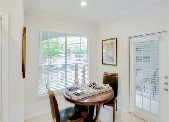 Breakfast Nook Dining room at The Remington at Memorial in Tulsa, OK, For Rent. Now leasing 1 and 2 bedroom apartments.