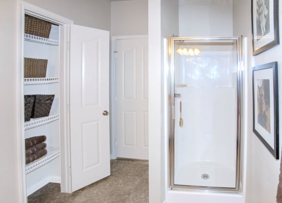 Sonoma Grande Apartments For Lease Bathroom with Shower