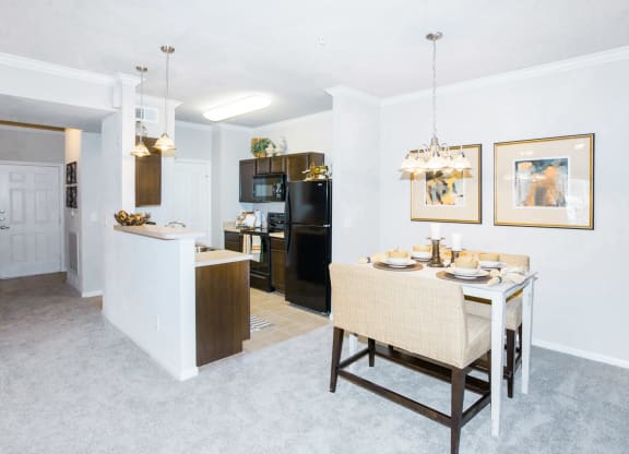Sonoma Grande Apartments Kitchen and Dining Room