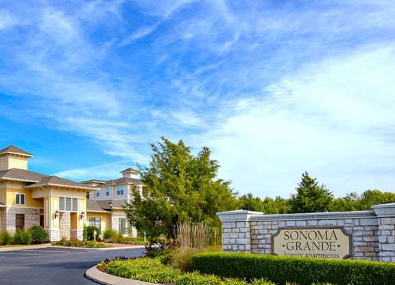dRIVEUP TO LEASING OFFICE AT Sonoma Grande Apartments in South Tulsa, OK 1, 2 & 3 Bedrooms.