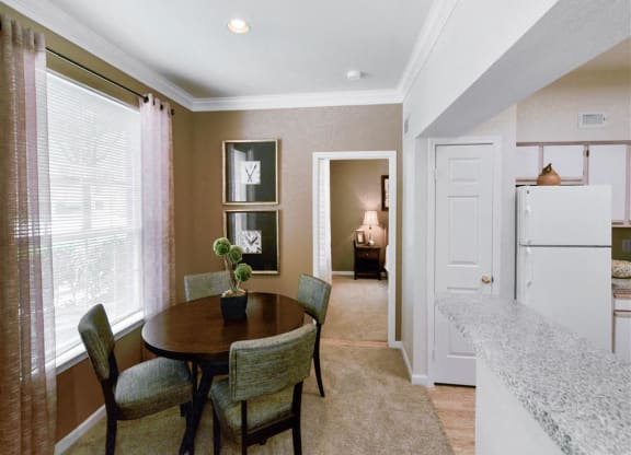 Dining nook at Montfort Place in North Dallas, TX, For Rent. Now leasing 1 and 2 bedroom apartments.