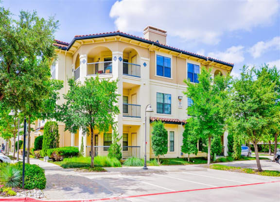 3 stories of apartments at Mission at La Villita Apartments in Irving, TX offers 1, 2 & 3 bedroom apartment homes with appliances.