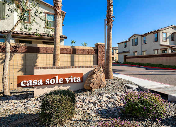 A sign that says "casa sole vita" is in front of a building.