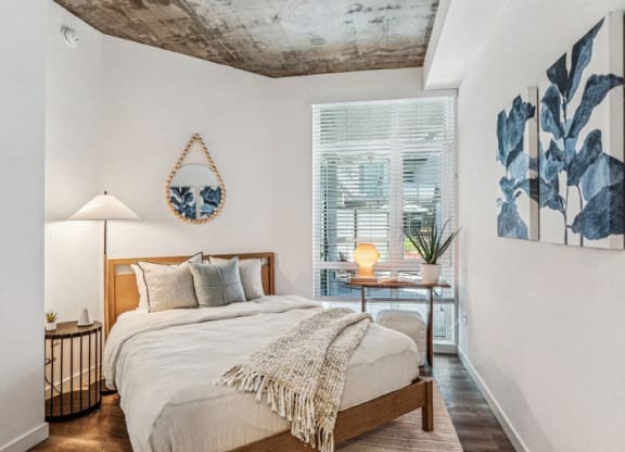 a bedroom with a bed and a window at Link Apartments® Four 12, California, 94607