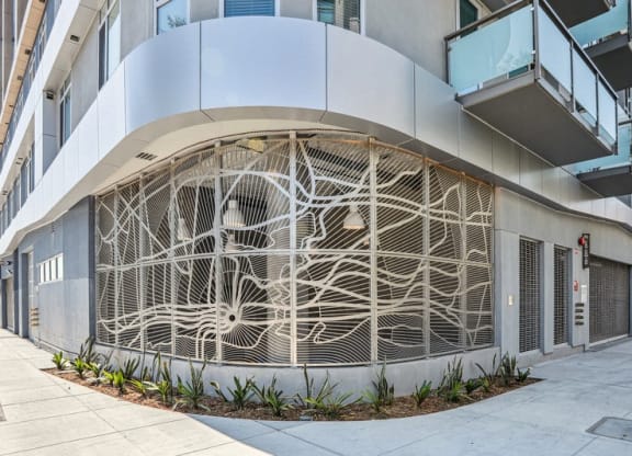 a building with a large mural on the side of it at Link Apartments® Four 12, California, 94607