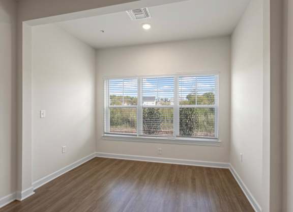Peaks of Lexington Apartments living room and windows