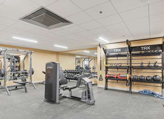 the gym at the landing at pullman apartments in pullman