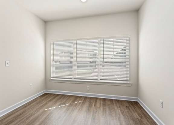 Peaks of Lexington Apartments living room and windows