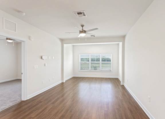 Peaks of Lexington Apartments Living Room