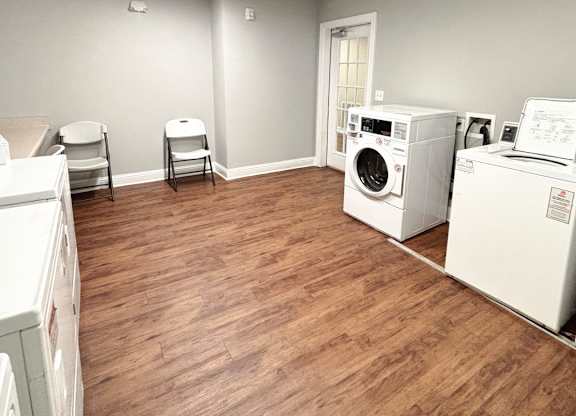 Brookside Gardens community laundry room