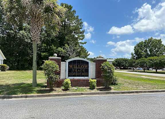 the sign at the entrance of willow ridge apartments