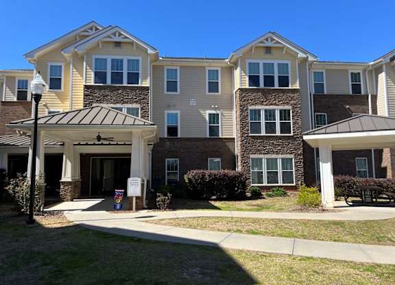 Poinsett Commons Apartments Front and Covered Entryway