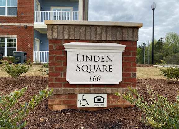 The sign for Linden Square Apartments