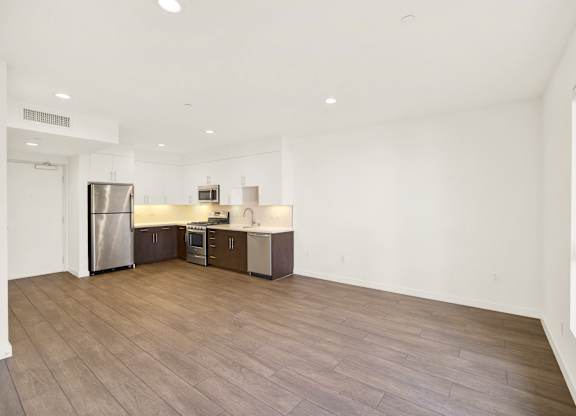 A kitchen with wooden floors and white walls at The Urbanpolitan, California 90036
