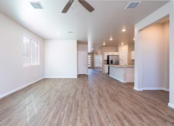 Spacious 3, 4, & 5 Bedroom Homes for rent.  Buckeye, Arizona.  Reserve at Westpark